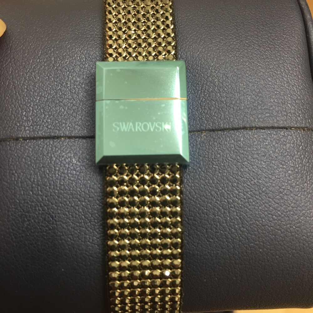 Swarovski ellis watch all crystals. New inbox - Picture 4 of 11